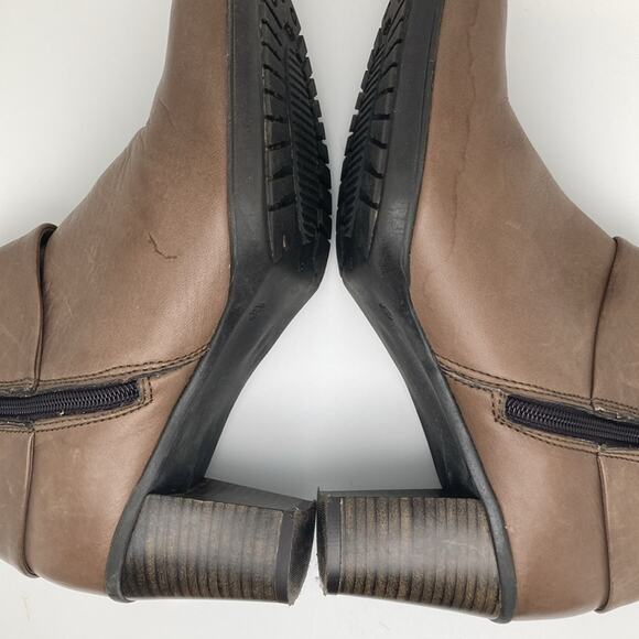 Eric Michael Women's Mocha Brown Zip Up Leather Ankle Boot Bootie Size 39 - Picture 3 of 14